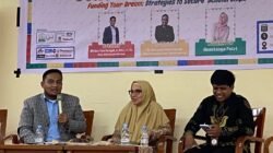 Dr. Iskandar Abdul Samad Dosen Bahasa Inggris Universitas Syiah Kuala selaku narasumber Utama pada kegiatan Seminar Scholarship Syiah Kuala Career Expo (SKCE) 2024