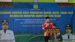 Pj Bupati Aceh Besar Muhammad Iswanto, S.STP, MM menyampaikan sambutan dan arahan sekaligus membuka Munsrenbang RKPD Tahun 2026 di Gedung UDKP Kecamatan Indrapuri, Aceh Besar, Kamis (06/02/2025)