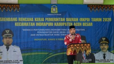 Pj Bupati Aceh Besar Muhammad Iswanto, S.STP, MM menyampaikan sambutan dan arahan sekaligus membuka Munsrenbang RKPD Tahun 2026 di Gedung UDKP Kecamatan Indrapuri, Aceh Besar, Kamis (06/02/2025)